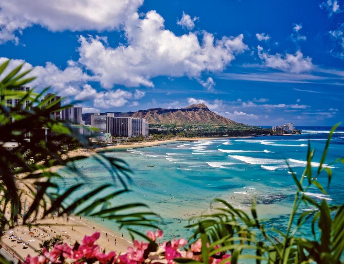 Aloha Vibes Await! Stylish Condo At Aloha Surf - Mountain And City Views Хонолулу Екстериор снимка