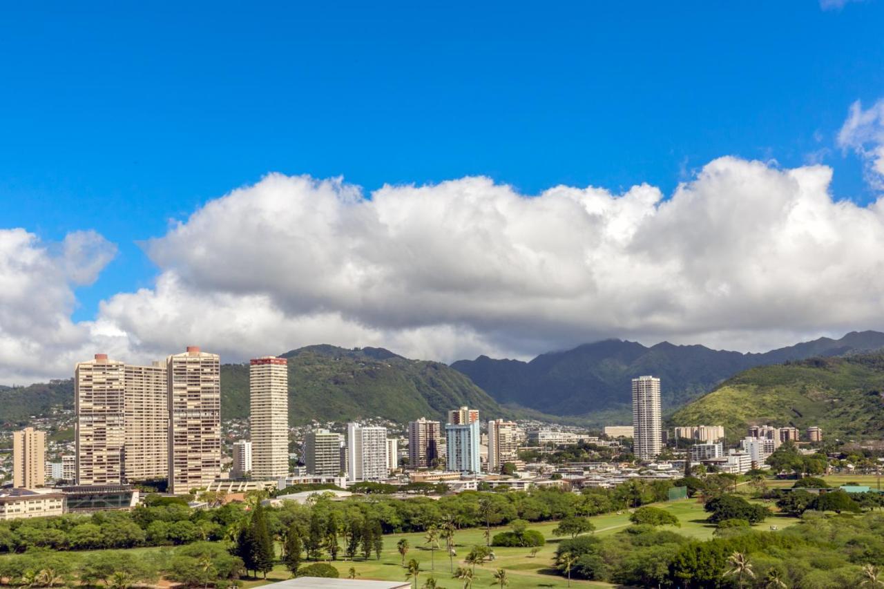 Aloha Vibes Await! Stylish Condo At Aloha Surf - Mountain And City Views Хонолулу Екстериор снимка