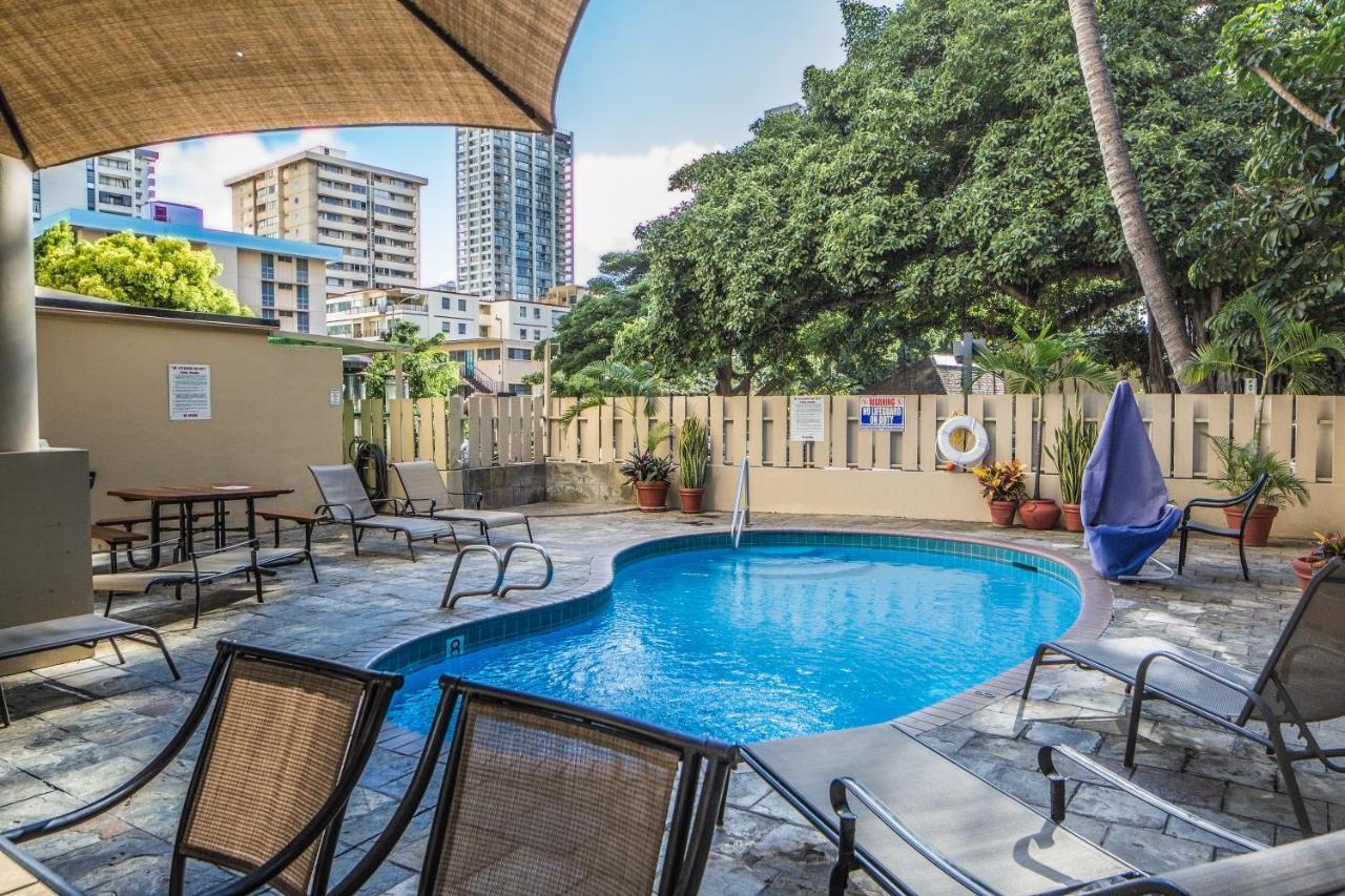 Aloha Vibes Await! Stylish Condo At Aloha Surf - Mountain And City Views Хонолулу Екстериор снимка