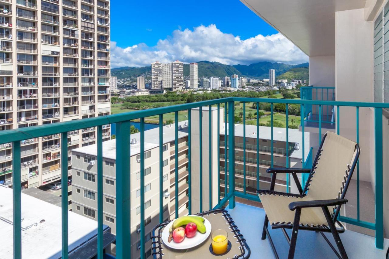 Aloha Vibes Await! Stylish Condo At Aloha Surf - Mountain And City Views Хонолулу Екстериор снимка