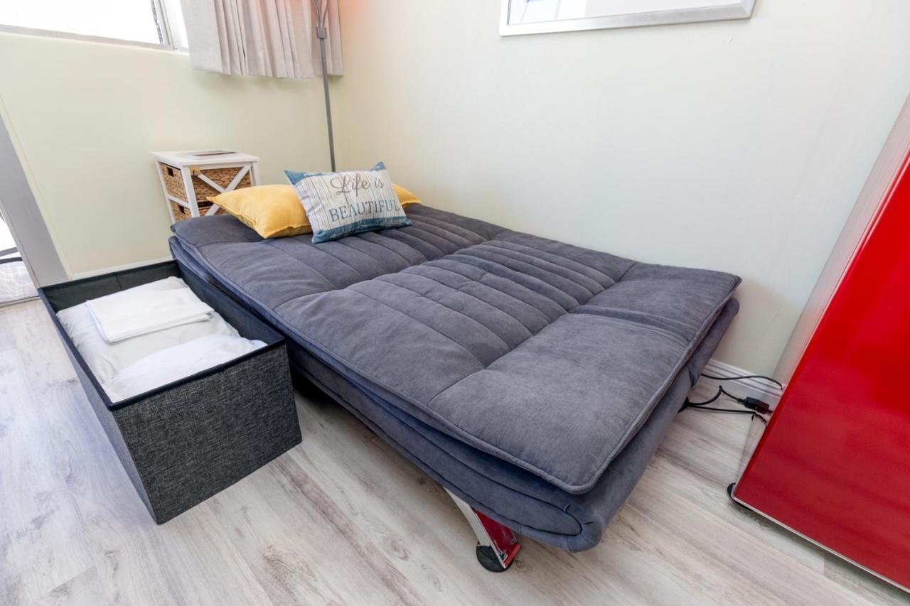 Aloha Vibes Await! Stylish Condo At Aloha Surf - Mountain And City Views Хонолулу Екстериор снимка